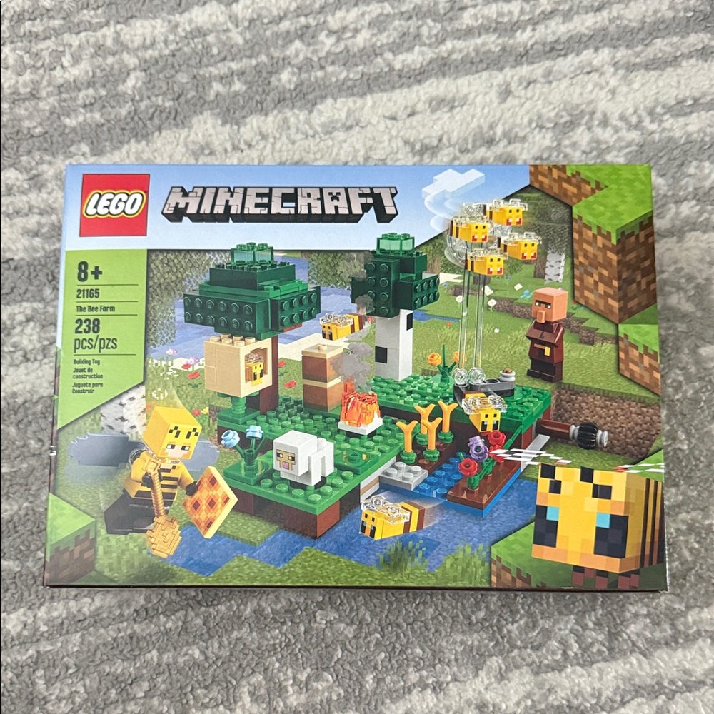 LEGO Minecraft Bee Farm Set - Yellow, Green, Blue